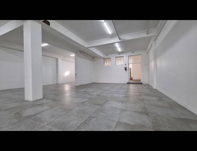 250M² BUILDING TO LET IN WOODSTOCK